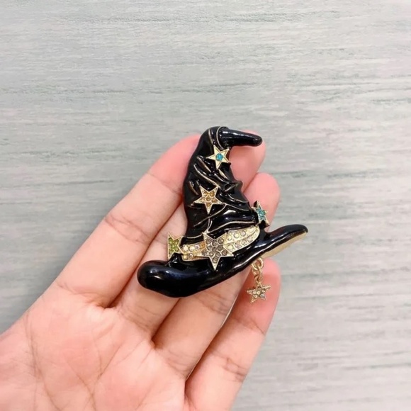 **SIGNY* Black x Rhinestone Fashion Witch Hat Brooch - Picture 2 of 4